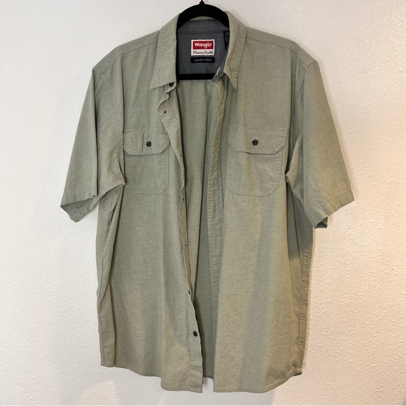 Wrangler Olive Green Short Sleeve Comfort Flex Shirt Size Large - Picture 1 of 5